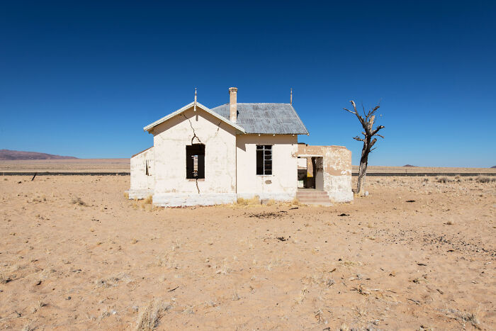 I Discovered The Forgotten Treasures Of Kolmanskop: A Namibian Ghost Town Featured In "Fallout" And "Mad Max" I Discovered The Forgotten Treasures Of Kolmanskop: A Namibian Ghost Town Featured In "Fallout" And "Mad Max"