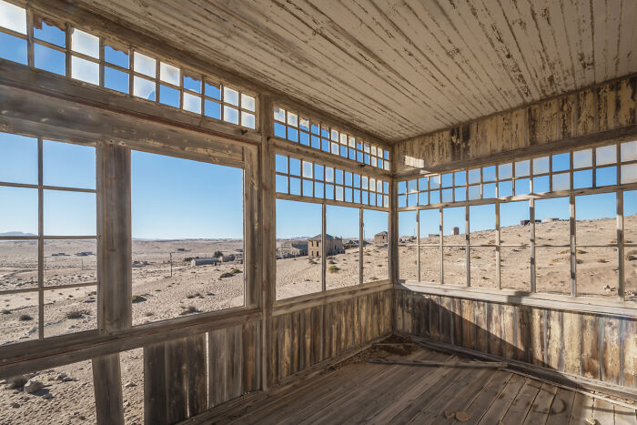I Discovered The Forgotten Treasures Of Kolmanskop: A Namibian Ghost Town Featured In "Fallout" And "Mad Max" I Discovered The Forgotten Treasures Of Kolmanskop: A Namibian Ghost Town Featured In "Fallout" And "Mad Max"