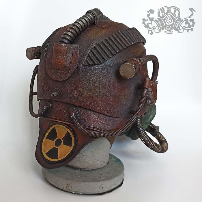 Here's What You Can Make From An Old Gas Mask And A Motorcycle Helmet (9 Pics)