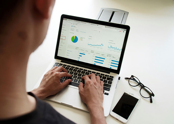 &ldquo;They&rsquo;re Not Volunteers&rdquo;: CEO Blasts Applicant For Refusing Task, Gets Reality Check Instead