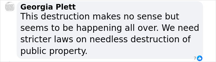 Internet Wants To Track Down Vandals Spotted Destroying Ancient Rock Formation In National Park Internet Wants To Track Down Vandals Spotted Destroying Ancient Rock Formation In National Park