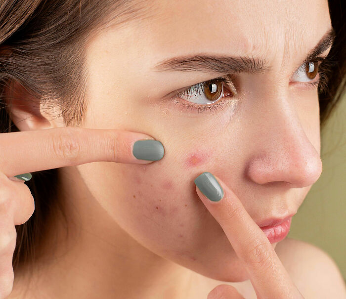 36 Feminine Habits Guys Had No Clue About Until They Started Dating Or Even Got Married - 6