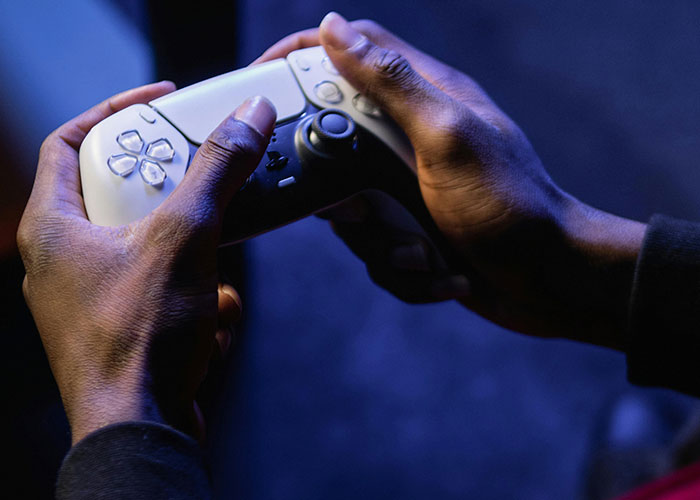 “If Buying Isn’t Owning, Piracy Isn’t Stealing”: 35 Tech Products That Are Huge Scams - 37