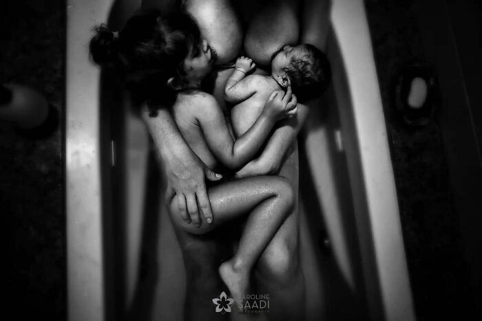 Best In Postpartum: Black & White: "Hello My Little Sister", Karoline Saadi , Brazil