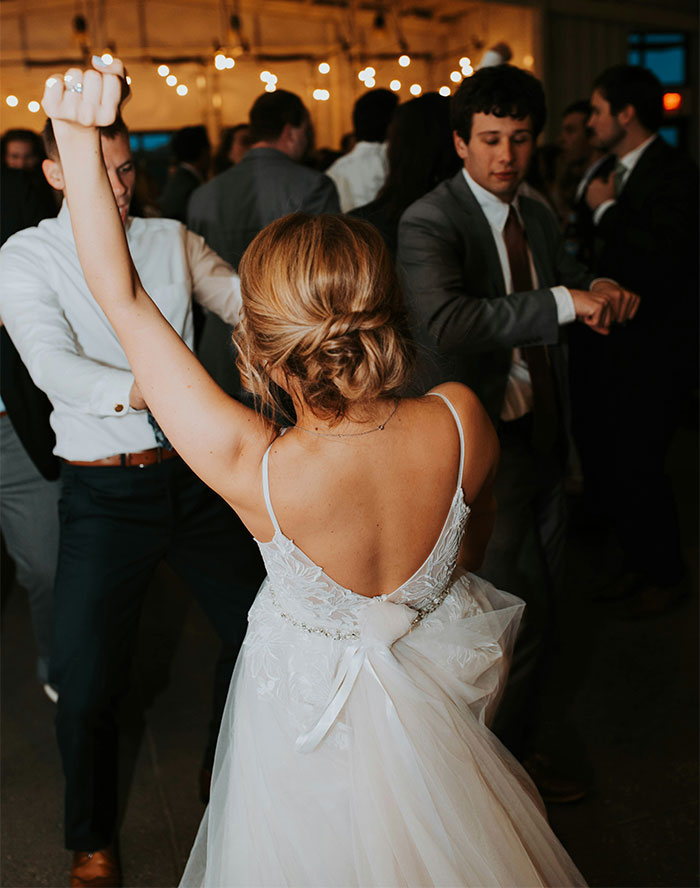 Bride Wouldn’t Let Grandparents-In-Law Ruin Her Wedding With Their ‘Special’ Moment, Gets Dragged - 8