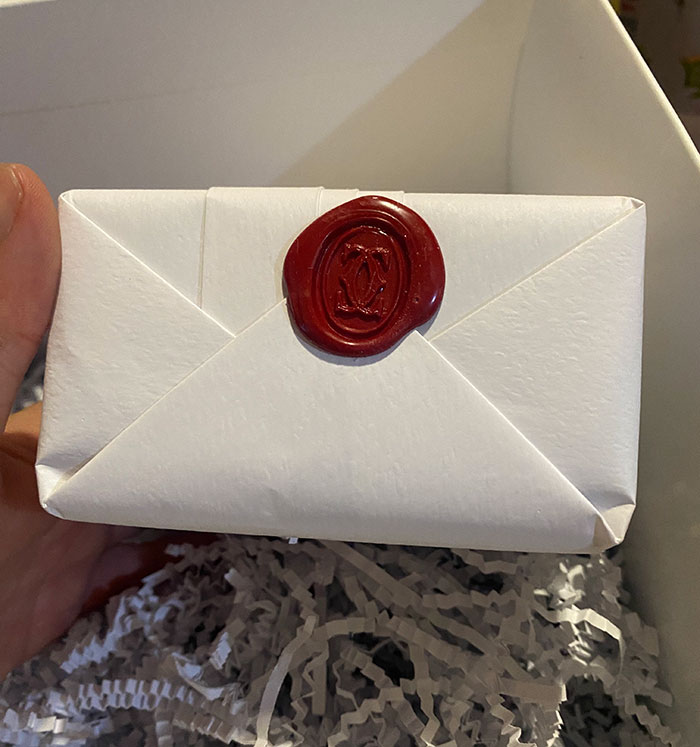 Cartier Sold Man $13k Earrings For $13—They Want Them Back, But The Judge Says They’re His Cartier Sold Man $13k Earrings For $13—They Want Them Back, But The Judge Says They’re His