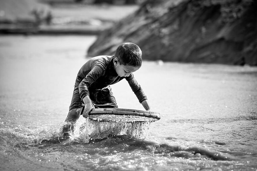 Hana Peskova Unveils The Global Face Of Child Labour (20 Pics)