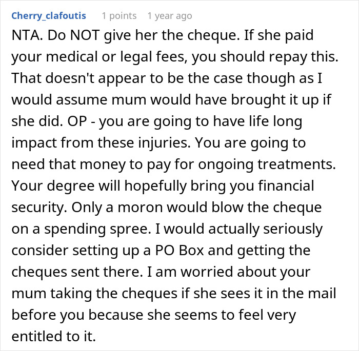 Screenshot of a Reddit comment discussing a woman considering going no-contact with mom after $150k lawsuit payout.