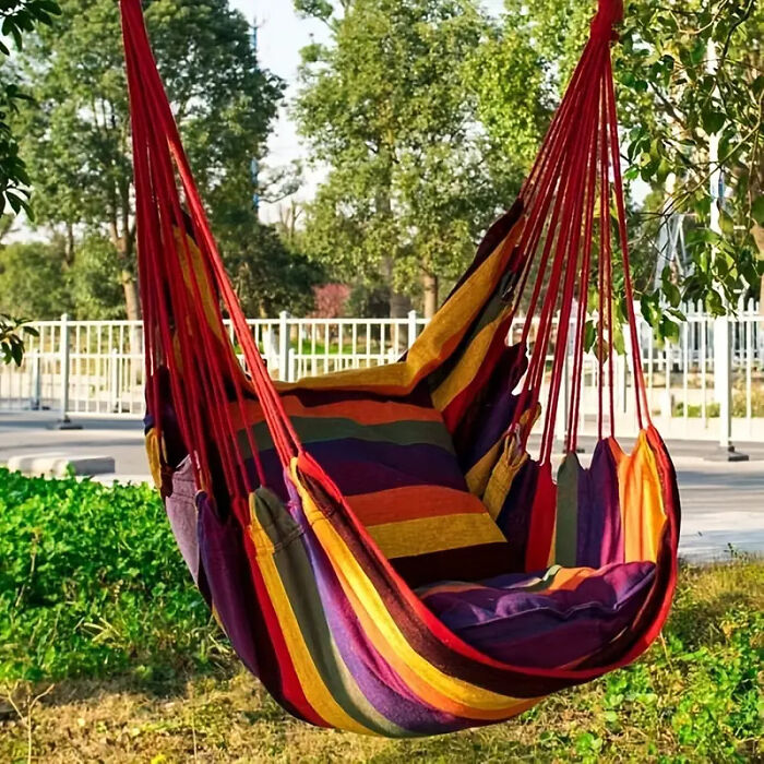 Garden Bliss Awaits: Hammock Chair - Decor & Comfort!