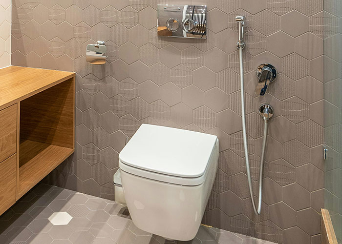 "What Disgusting Advice Ended Up Being Actually Helpful?" (25 Answers)