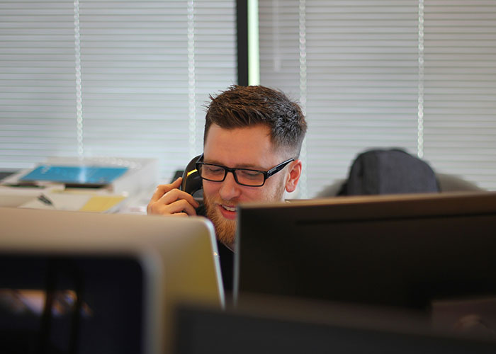 22 Empleados contando historias de algunos clientes ignorantes, tontos y frustrantes