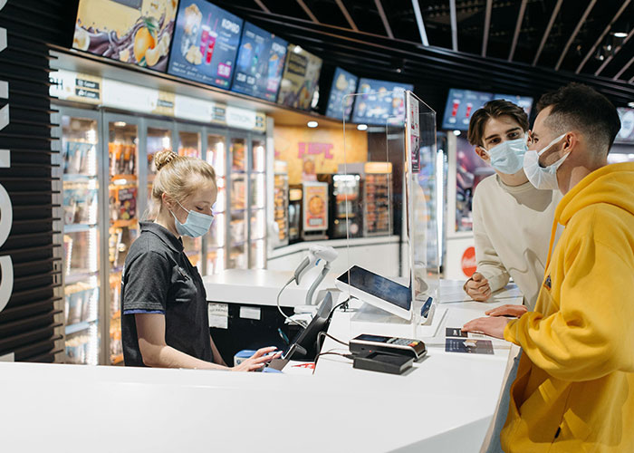 45 Times Dumb Customers Really Pushed Retail Workers To The Limit With Their Questions