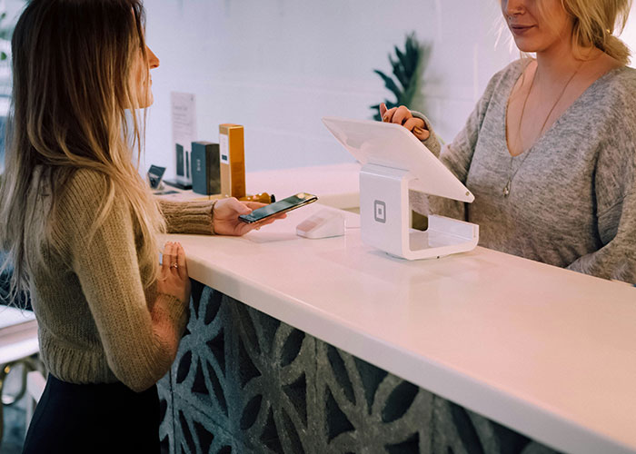 22 Empleados contando historias de algunos clientes ignorantes, tontos y frustrantes