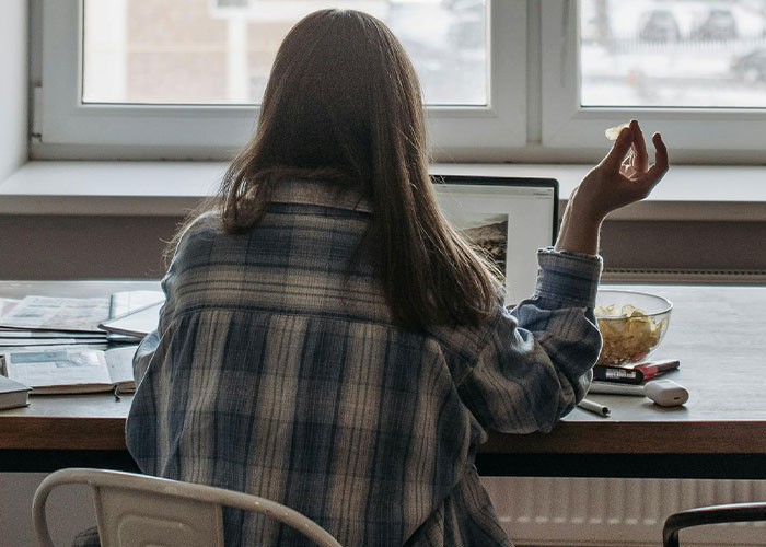 Doctors Puzzle How Person Gained 40lbs, See Them Fiddling With Tic-Tacs: &ldquo;They're 0 Calories&rdquo;