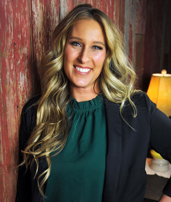 Meet Emily Westerfield, The &ldquo;Surrogacy Unicorn&rdquo; Now Pregnant With 11th Baby