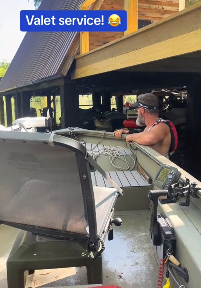 Woman Who Lives Surrounded By Alligator-Infested Waters Defends &ldquo;Peaceful&rdquo; Lifestyle