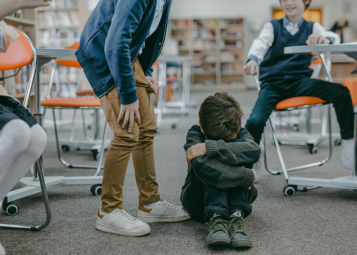 Bully Eats Dirt After Victim’s Father Violently Retaliates, Dad Sees His Reputation Destroyed Bully Eats Dirt After Victim’s Father Violently Retaliates, Dad Sees His Reputation Destroyed