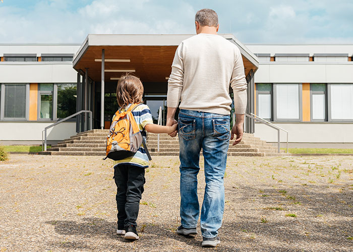 Bully Eats Dirt After Victim’s Father Violently Retaliates, Dad Sees His Reputation Destroyed Bully Eats Dirt After Victim’s Father Violently Retaliates, Dad Sees His Reputation Destroyed