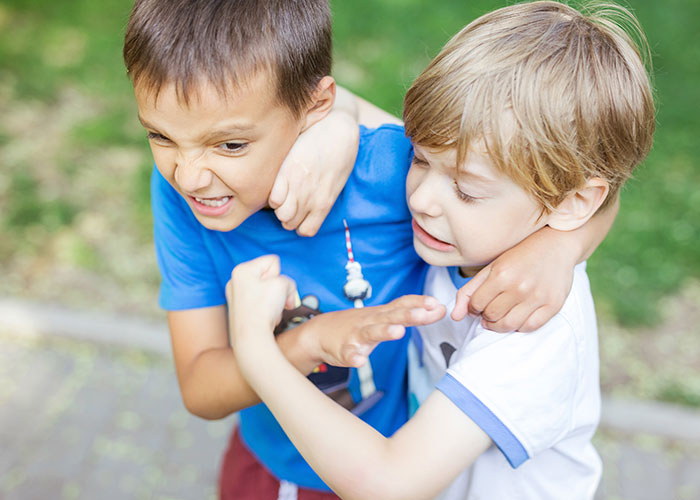 Bully Eats Dirt After Victim’s Father Violently Retaliates, Dad Sees His Reputation Destroyed Bully Eats Dirt After Victim’s Father Violently Retaliates, Dad Sees His Reputation Destroyed
