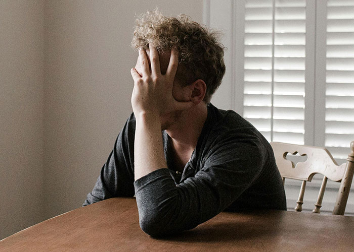 Bully Eats Dirt After Victim’s Father Violently Retaliates, Dad Sees His Reputation Destroyed Bully Eats Dirt After Victim’s Father Violently Retaliates, Dad Sees His Reputation Destroyed