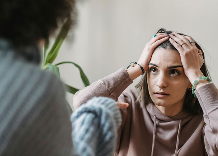 Man Asks If He&rsquo;s A Jerk To Break Up With Fianc&eacute;e Over Her Comments To His Ex, Splits The Internet