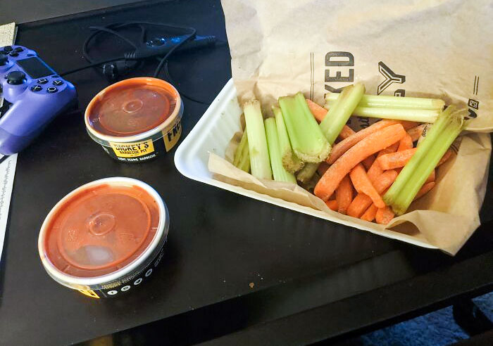 I Ordered Chicken Wings For Dinner And Got A Box Of Only Vegetables And Sauce