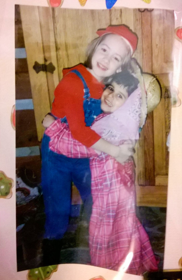 Mi hermanito y yo pensamos en confundir a nuestros padres poniéndonos la ropa del otro. Alucinamos con que aún pudieran distinguirnos