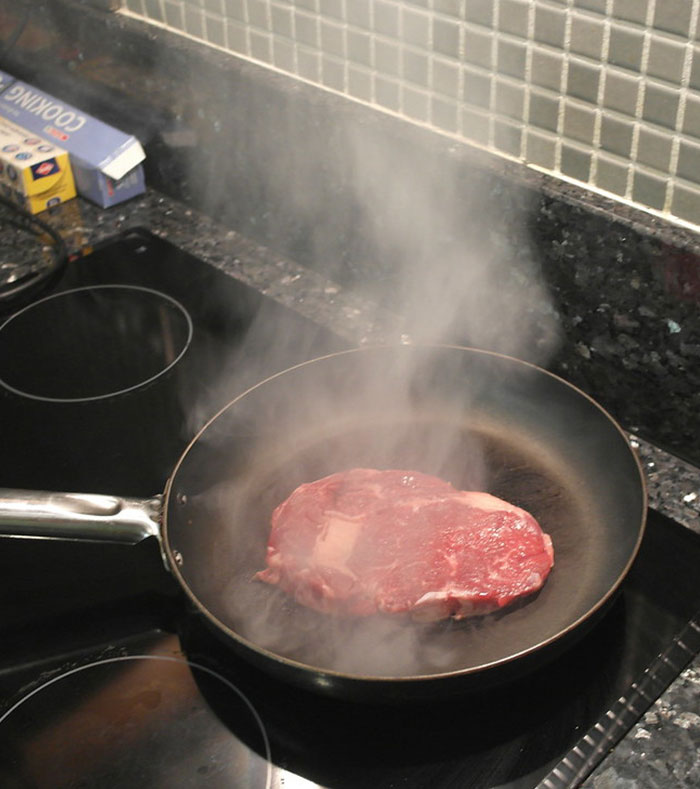 "I've Never Been So Disgusted With Her": GF Cooks Guy Steaks, Pretends She's An Idiot