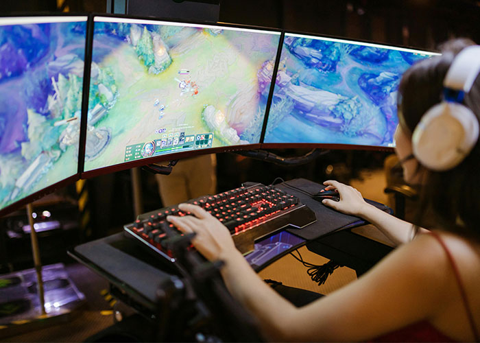 Guy Takes Drastic Measures After Attempts To Coerce GF Into Handing Over Her New PC Fail - 5