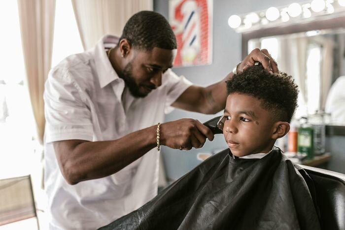 Netizens Bash This Barber For Upcharging Kids With Special Needs, He Says It’s A Misunderstanding - 1