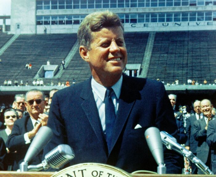 Netizen Inquired, “Who Really [Messed] Up Their ’One Job?’“, And 30 People Came Through