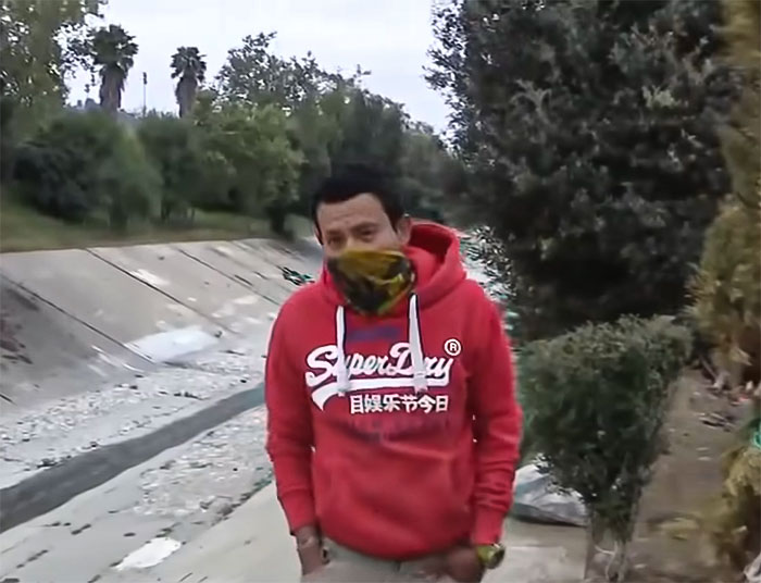 Homeless Man Builds Entire Makeshift House With Lights And Stove Next To LA Freeway - 3