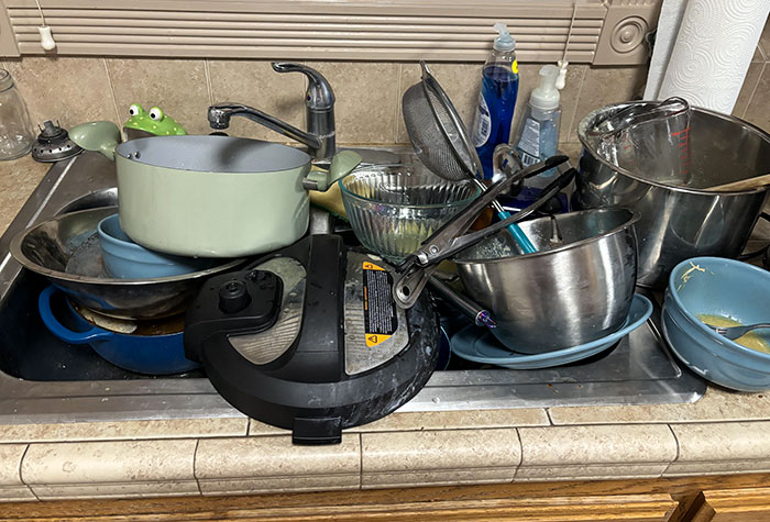 My Boyfriend Refuses To Use The "Wash As You Go" Method When Cooking Dinner