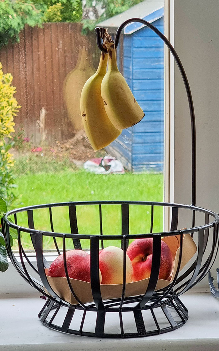 Mi esposa lunática corta así los plátanos y deja todo eso ahí