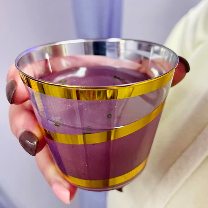 A Dash Of Edible Glitter Will Make Your Cocktails Carrie Bradshaw Approved