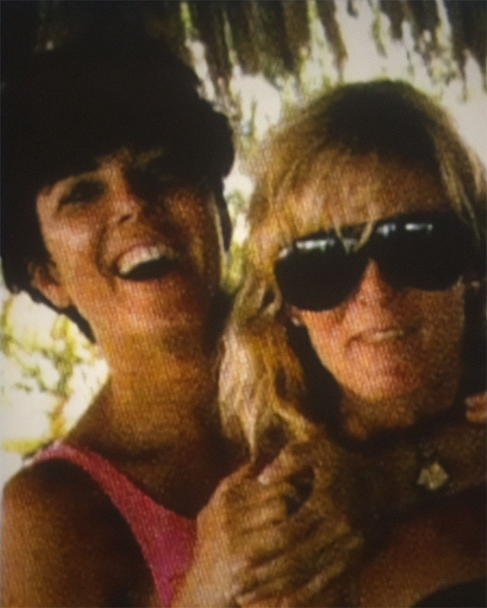 People Can’t Stop Extending Their Sarcastic Condolences To Khloé Kardashian After OJ’s Passing - 3