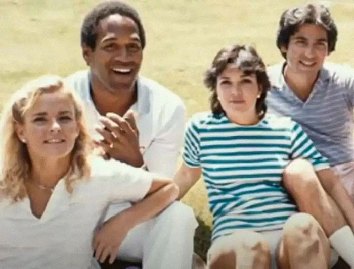 People Can’t Stop Extending Their Sarcastic Condolences To Khloé Kardashian After OJ’s Passing - 4