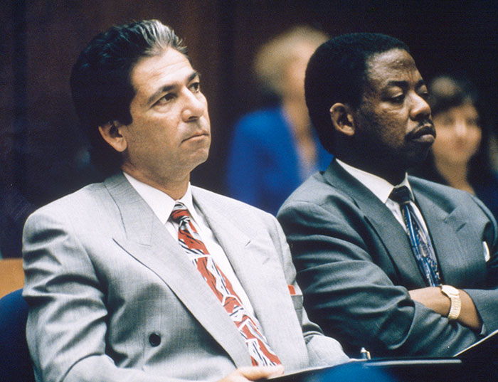 People Can’t Stop Extending Their Sarcastic Condolences To Khloé Kardashian After OJ’s Passing - 6