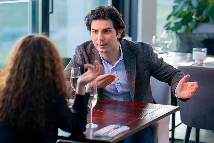 Man Roasts Date After She Brings Her Friend Along Expecting Him To Pay - 1