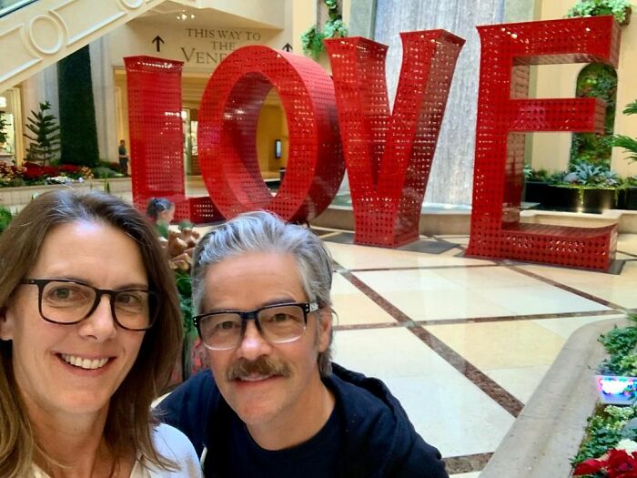 “Every Layover Is A Date Night” Husband And Wife Fly Commercial Planes Together - 13