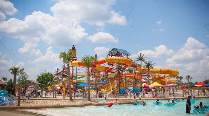 A Water Park Bans Mom From Breastfeeding In Water, Her Rant Goes Viral Online Causing Backlash - 1
