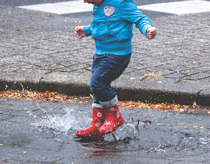 Mom Defends Decision To Send Kid To School In Clean But Stained Clothing, Splits The Internet Mom Defends Decision To Send Kid To School In Clean But Stained Clothing, Splits The Internet