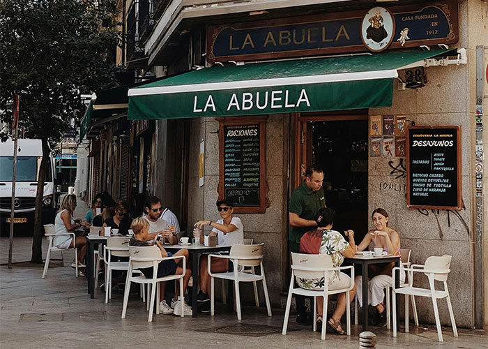 &ldquo;It&rsquo;s Really Crazy To Me&rdquo;: American Goes Viral Sharing Her Culture Shocks In Spain