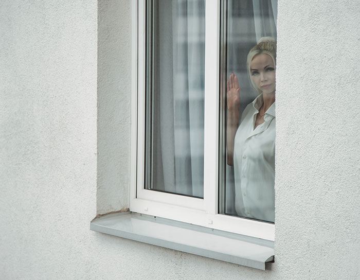 Man Confused After Neighbor Demands He Stop Peeping At Her Daughter, Learns Of His Wife’s Lies - 1