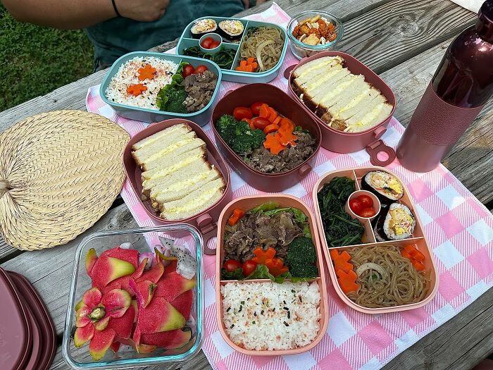 Organize Your Picnic Feast With Stackable Lunch Containers: Your Convenient Solution For On-The-Go Dining