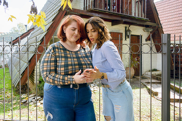 Obese Woman Turns To Friend Asking To Switch B&B Rooms, Ends Up Sobbing Instead