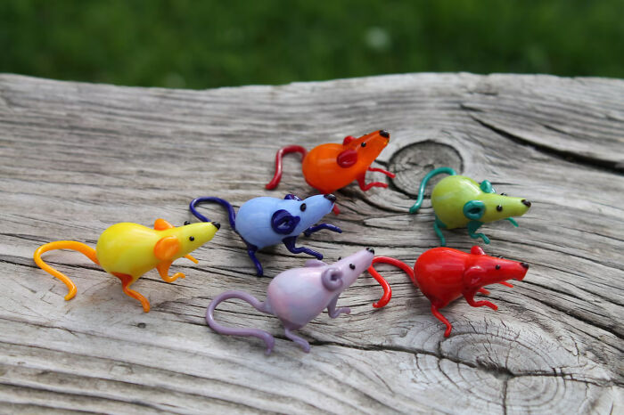 I Made Glass Rat Figurines In Rainbow Colors (12 Pics)