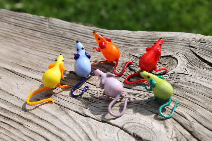 I Made Glass Rat Figurines In Rainbow Colors (12 Pics)