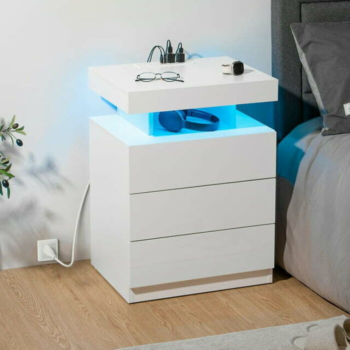 Sleek, Chic, And Geek: The Hommpa Smart Nightstand