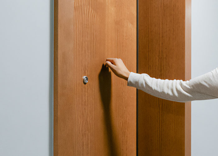 Woman Sees An Email On Her Husband’s iPad About An Apartment They Don’t Have, Drama Ensues - 19